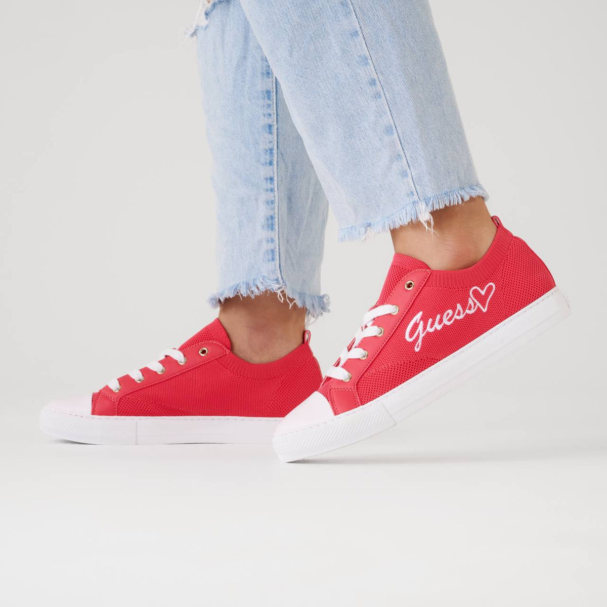 Guess - Crown Store